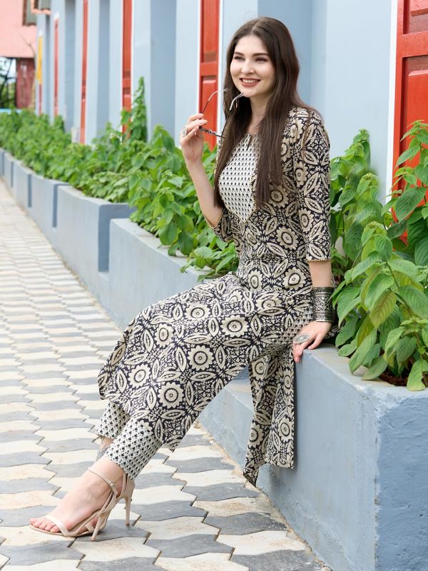 Brown Straight Floral Printed Kurta with Trouser Pants